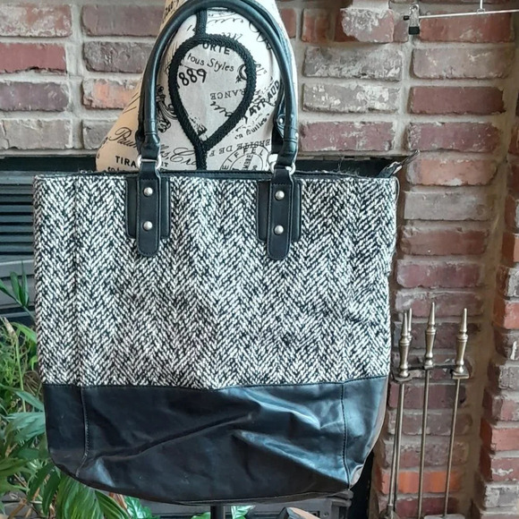 Black and White Wool Herringbone Tote - Picture 2 of 5